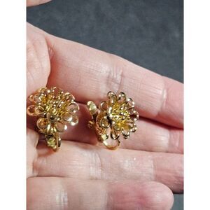 **Last Chance!! Final Sale** Vintage gold tone filigree flower clip on earrings